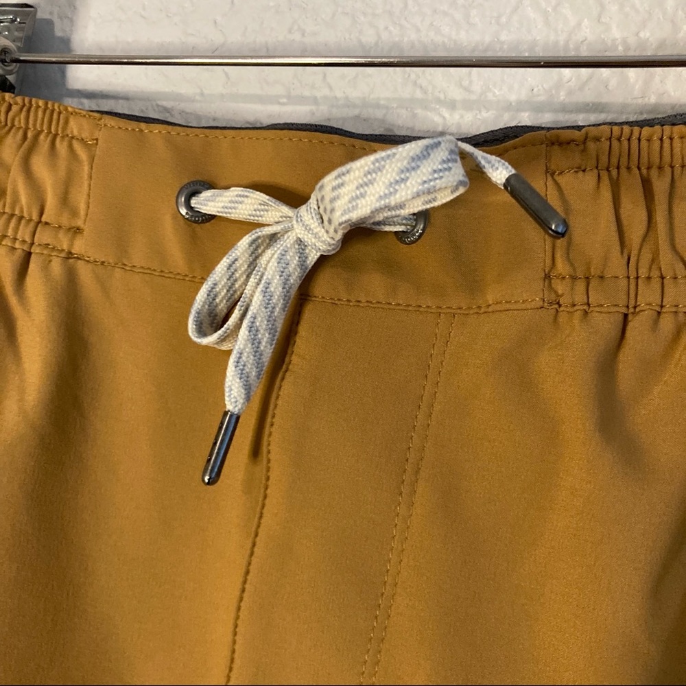 NWT ⛰ Vuori | Trail Short - Dark Golden - Picture 7 of 14